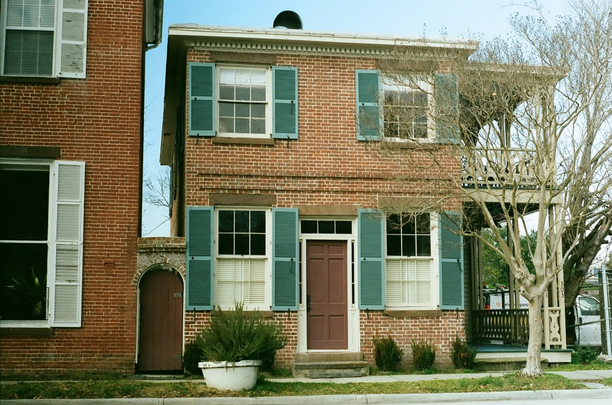 68998603_1084714_1a7fac5483c1d431cda1de1adf8fc135_full